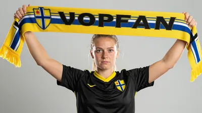 BK Häcken har förstärkt damlaget med den 18-åriga norska mittfältaren Julie Steen från Røa